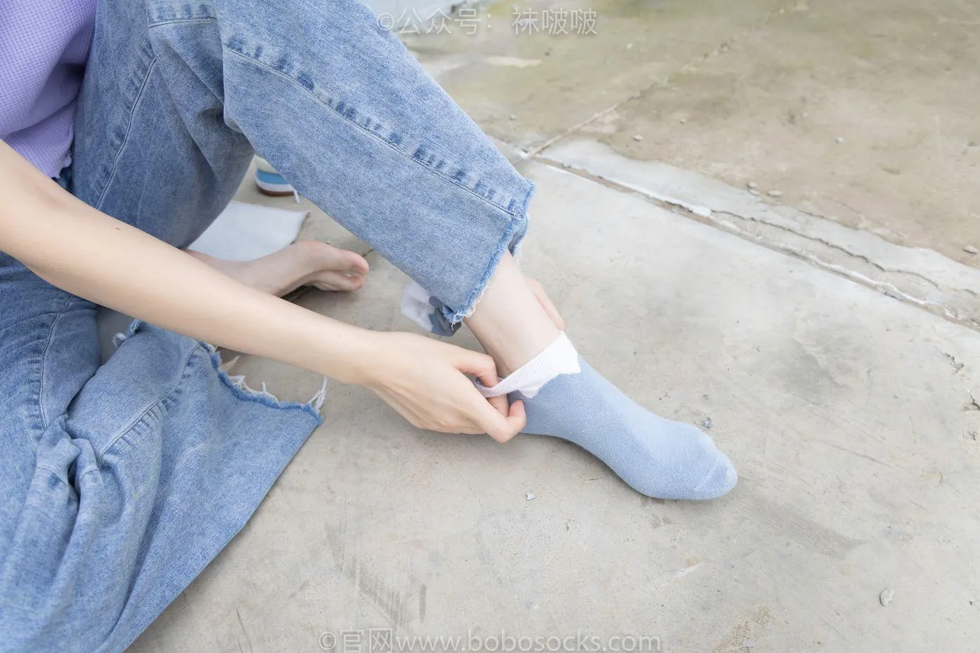 [BoBoSocks袜啵啵]NO.020 熊熊-NB运动鞋、蓝色短棉袜（踩脏）、裸足 [150P]插图8